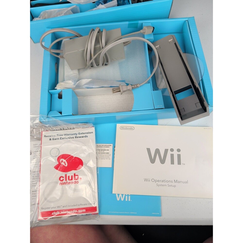 Nintendo Wii Black Console RVL-101 in Box With Inserts Manual Console Controller - Picture 6 of 9